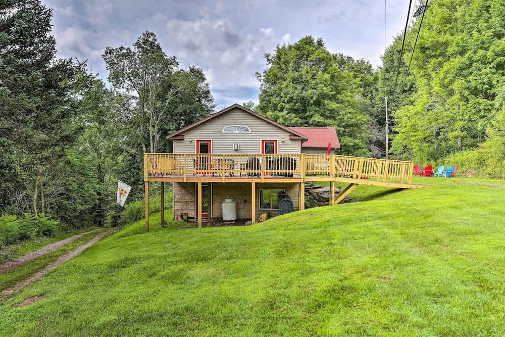 Bright Tucked-away Cabin w/ Furnished Deck + Grill