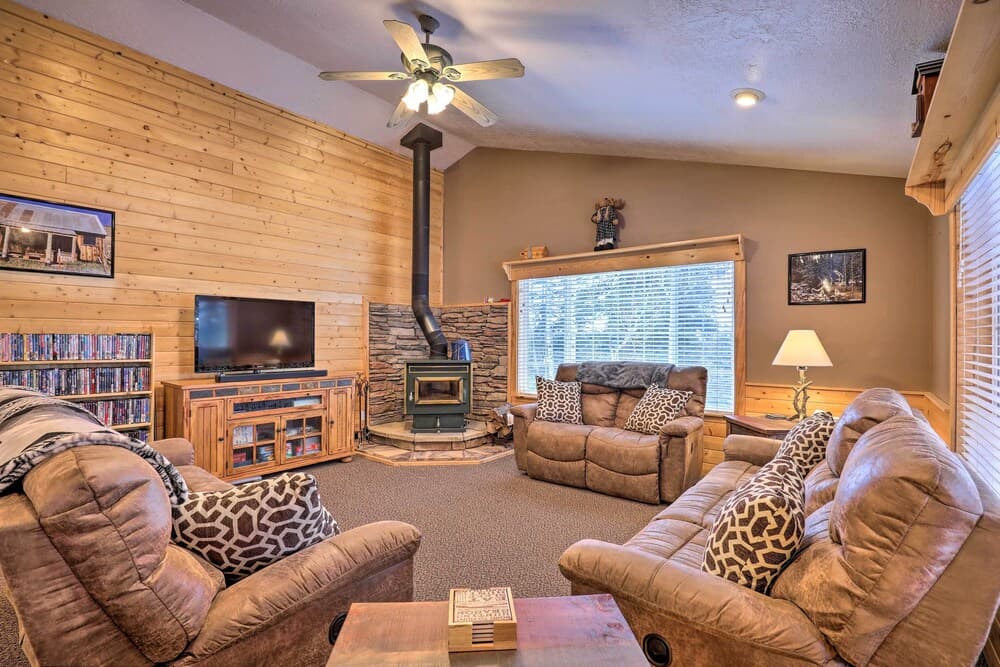 Bright & Cozy Duck Creek Cabin w/ Grill & Fire Pit