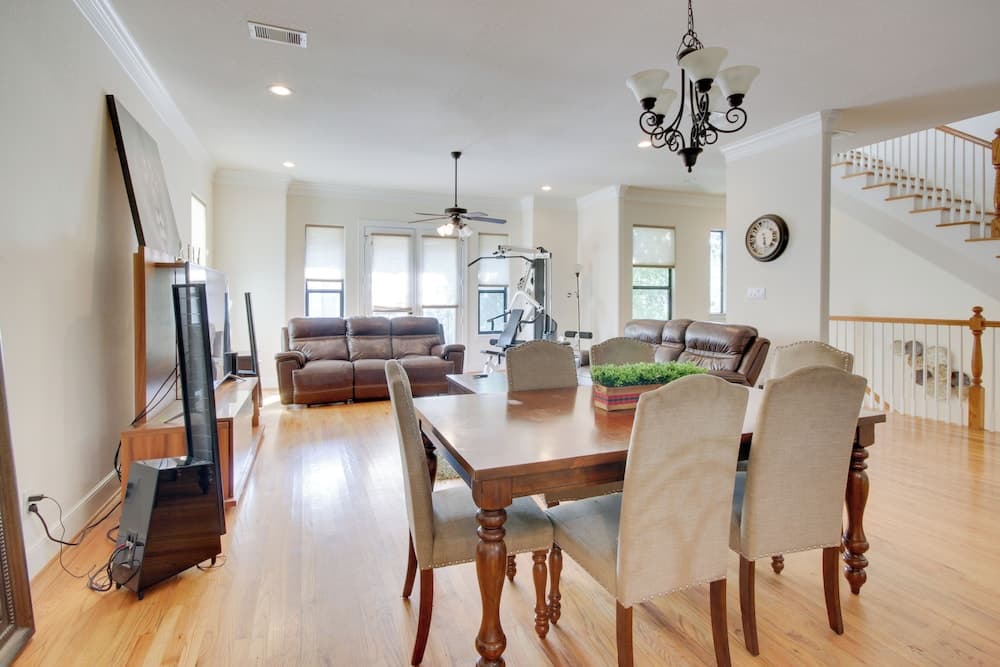 Pet-friendly Houston Home ~ 7 Mi to Downtown!