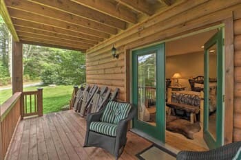 Quiet Forest Hideaway w/ Deck & Near Hiking!