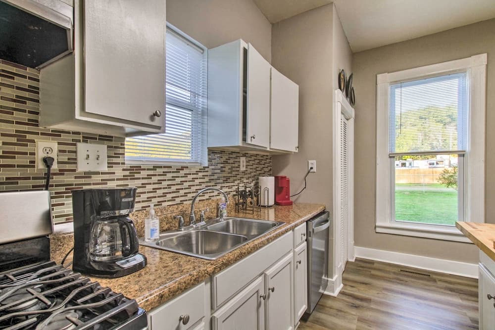 Spacious Virginia Retreat w/ Mountain Views