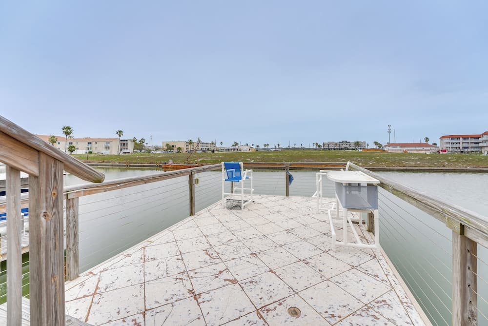 Waterfront Mustang Island Condo w/ Dock!