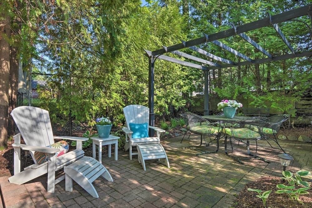 Northwest Michigan Duplex: 1/2 Mi to Lake Michigan