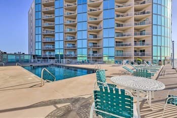 Sunny Beachfront Biloxi Condo w/ Resort Amenities!