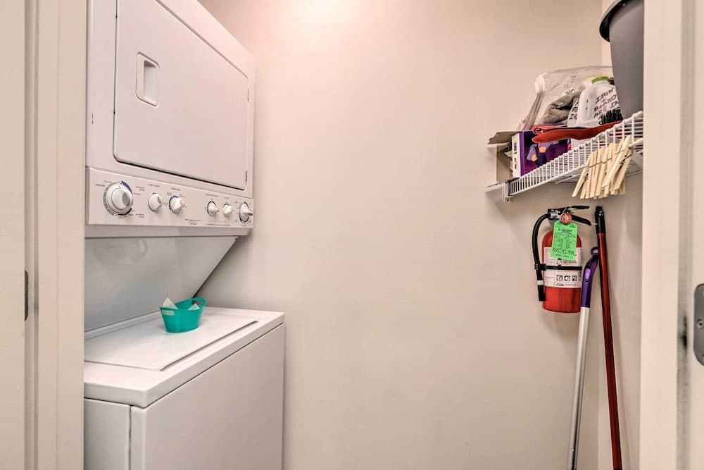 Sunny Beachfront Biloxi Condo w/ Resort Amenities!