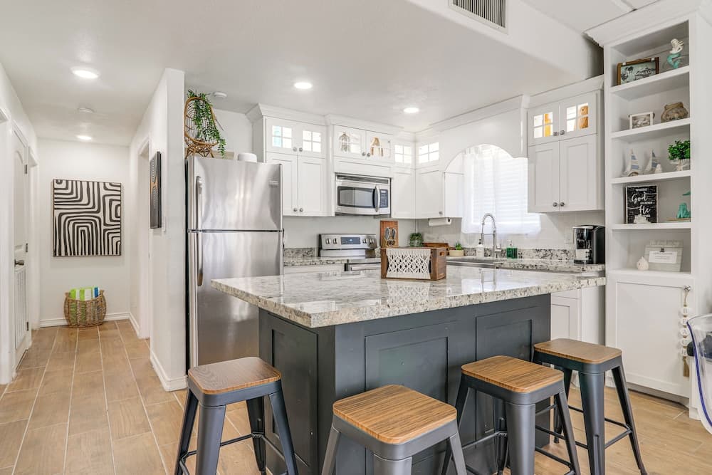 Tuluminati Lux South Padre Condo w/ Pool!