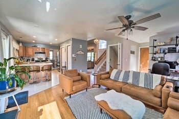 Charming Family Home, Near Light Rail & Lake!