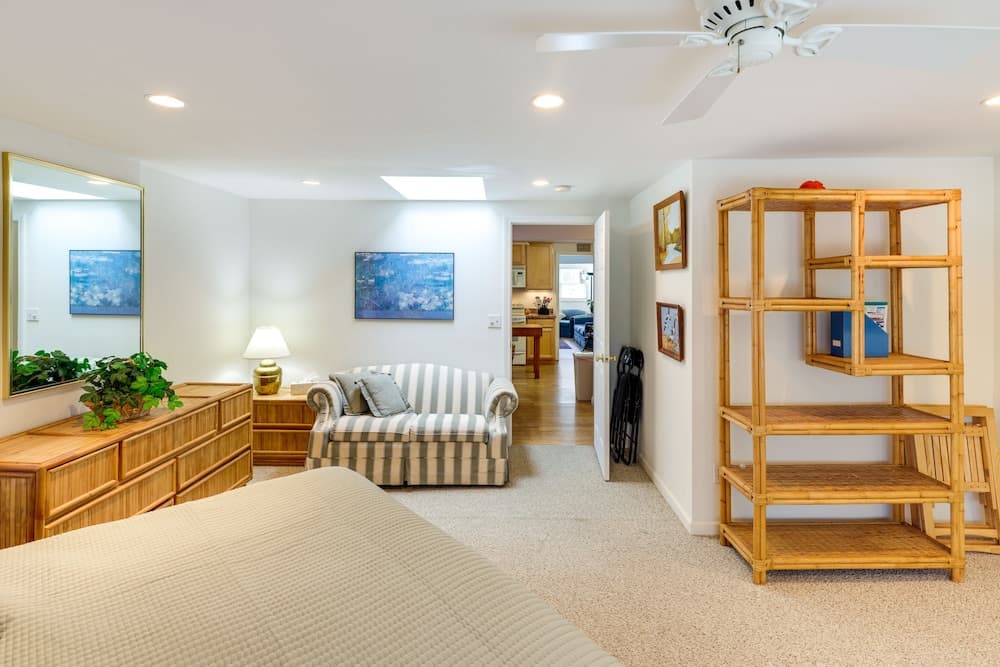 Charming Old Saybrook Home: Half-mi to Sand & Sea!