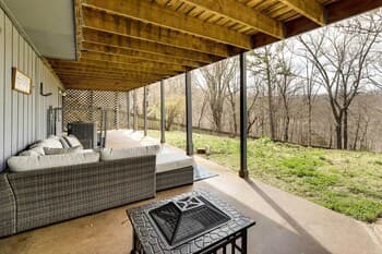 Rogers Home w/ Screened Deck, 2 Mi to Lake!