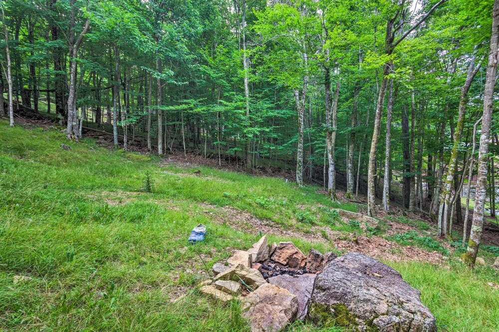 2 Mi to Ski Resort! Beech Mtn Cabin w/ Slope Views