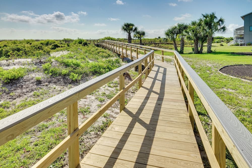 St Helena Island Condo - 1/2 Mi to Beach