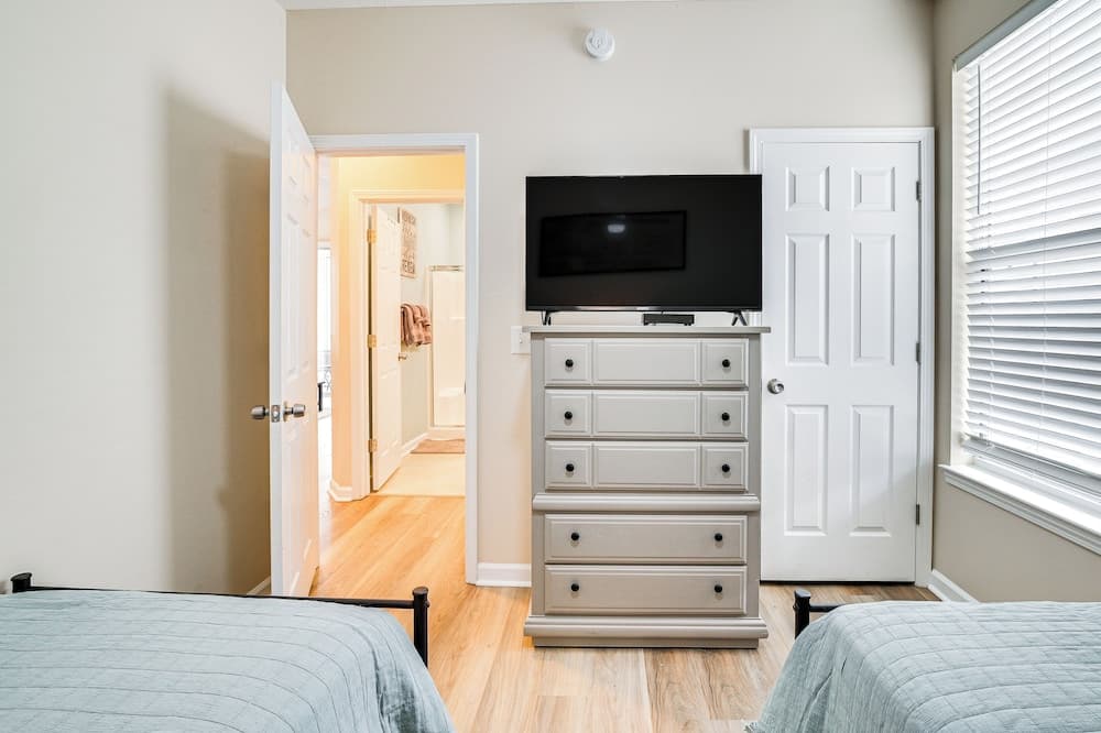 4 Mi to Ocean: Breezy Golf Condo in Myrtle Beach!