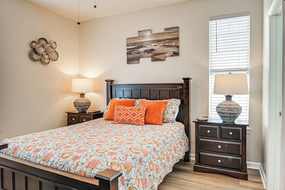 4 Mi to Ocean: Breezy Golf Condo in Myrtle Beach!