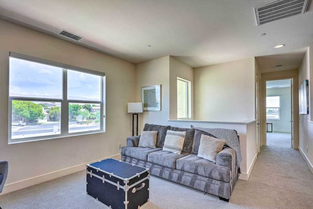 Serene Oasis - Lakeside Living: 6 Mi to Coachella!