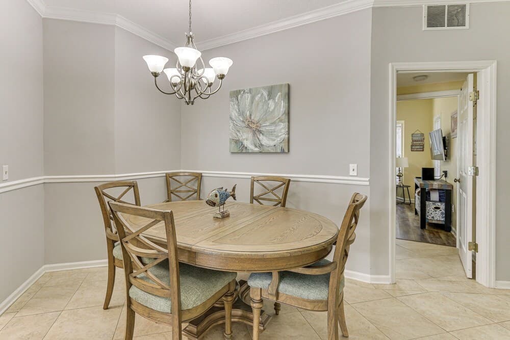 Hilton Head Island Condo w/ Deck < 1 Mi to Beaches