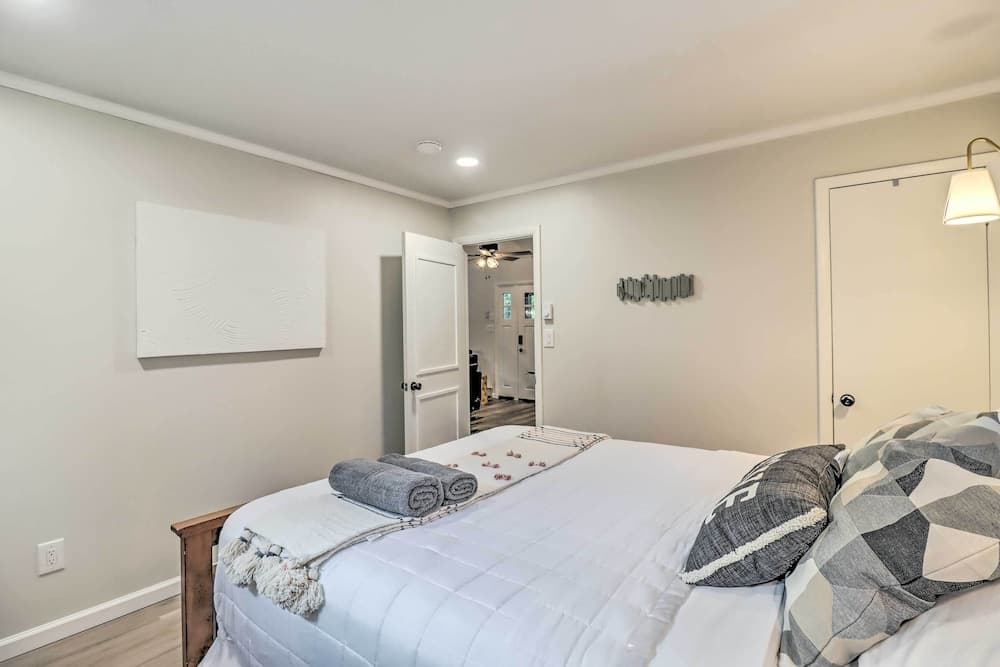 Charming Emerald Lakes Cottage w/ Hot Tub!