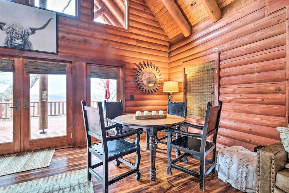 Private Eureka Springs Cabin w/ Beaver Lake Views!