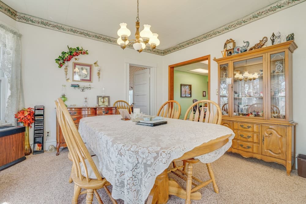 Quiet Farmhouse Retreat w/ Fire Pit - Pets Welcome