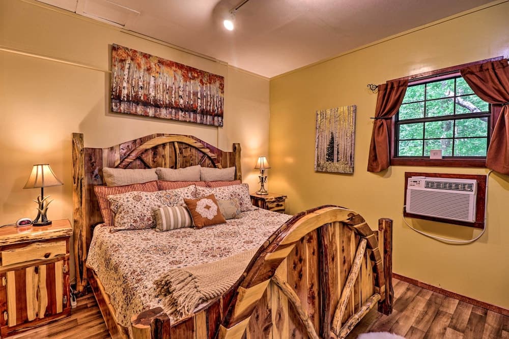 Ouachita River Cabin: Royal Haven w/ Dock!