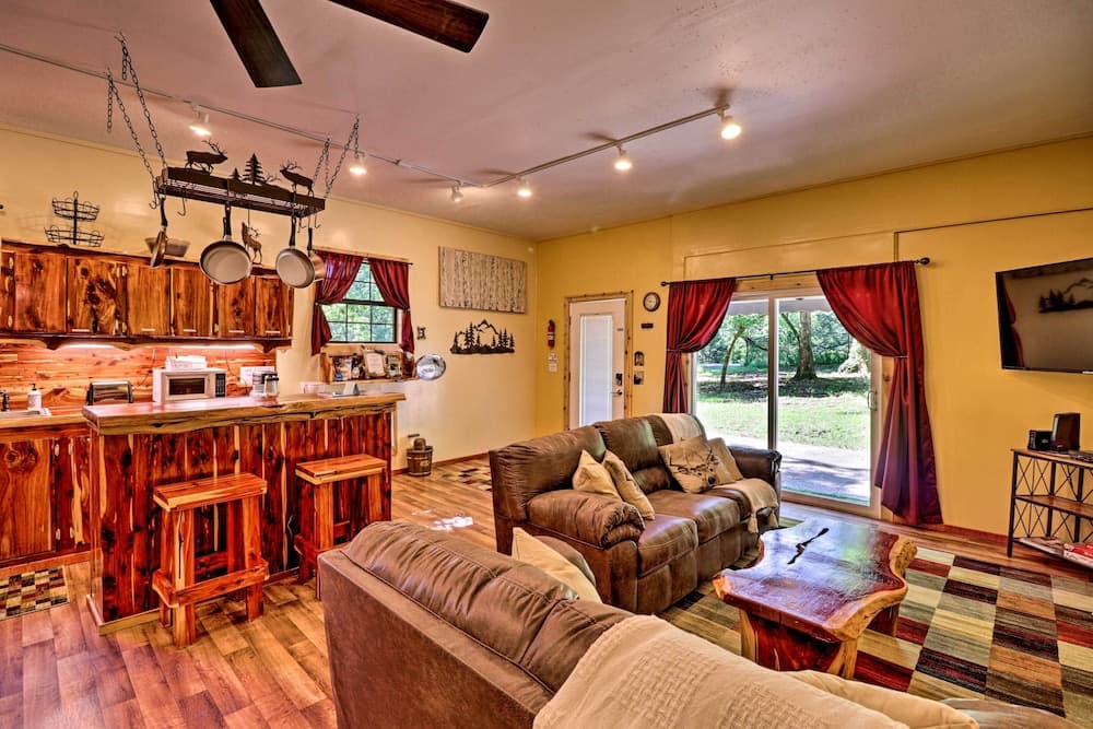 Ouachita River Cabin: Royal Haven w/ Dock!