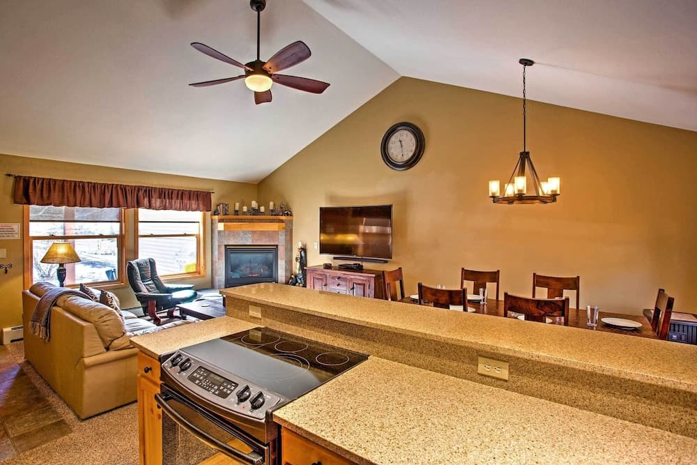 Walk to Ski Lift: Keystone Condo w/ Hot Tub Access