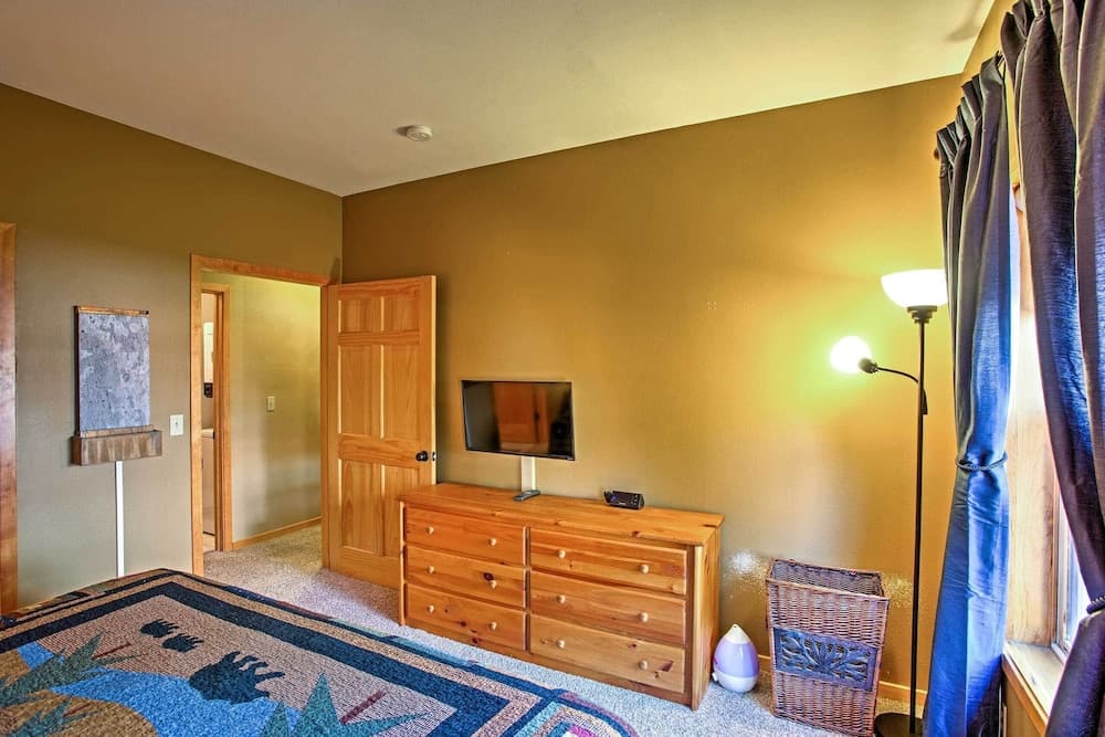 Walk to Ski Lift: Keystone Condo w/ Hot Tub Access