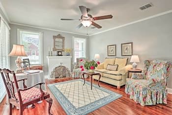 Cozy Garden Cottage 5 Miles to Red River District