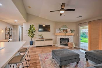 Family-friendly Home, 6 Mi to Riverwalk Plaza