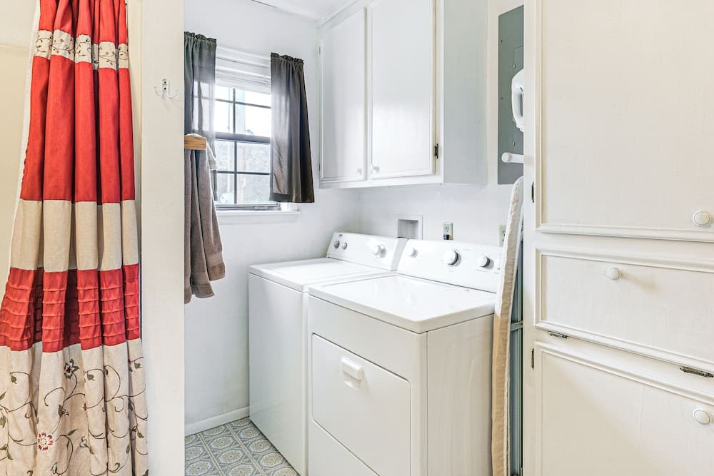 Quiet Pagosa Springs Cabin: Lake & Mountain Views!