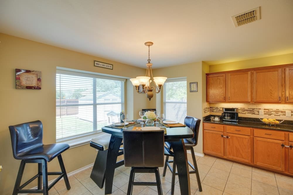 Near Seaworld! Modern Family Home w/ Pool Access