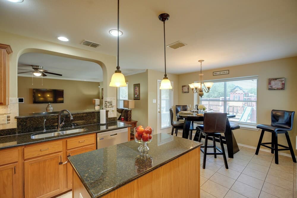 Near Seaworld! Modern Family Home w/ Pool Access