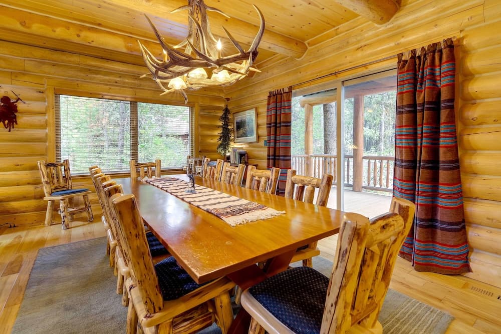 Exquisite Mccall Log Cabin - Walk to Payette Lake!