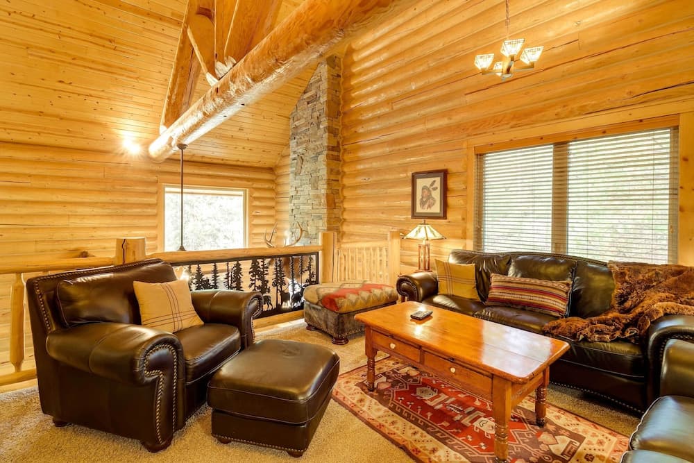 Exquisite Mccall Log Cabin - Walk to Payette Lake!