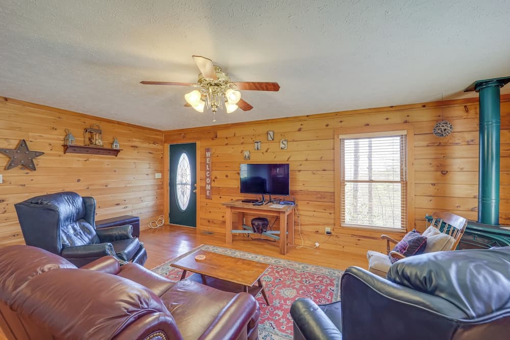 Game Room + Mtn Views: Banner Elk Cabin