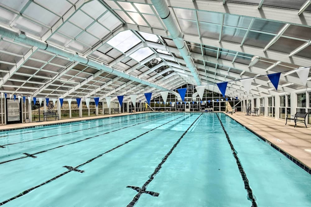 Views, Pools & Marina: Lake Keowee Condo!