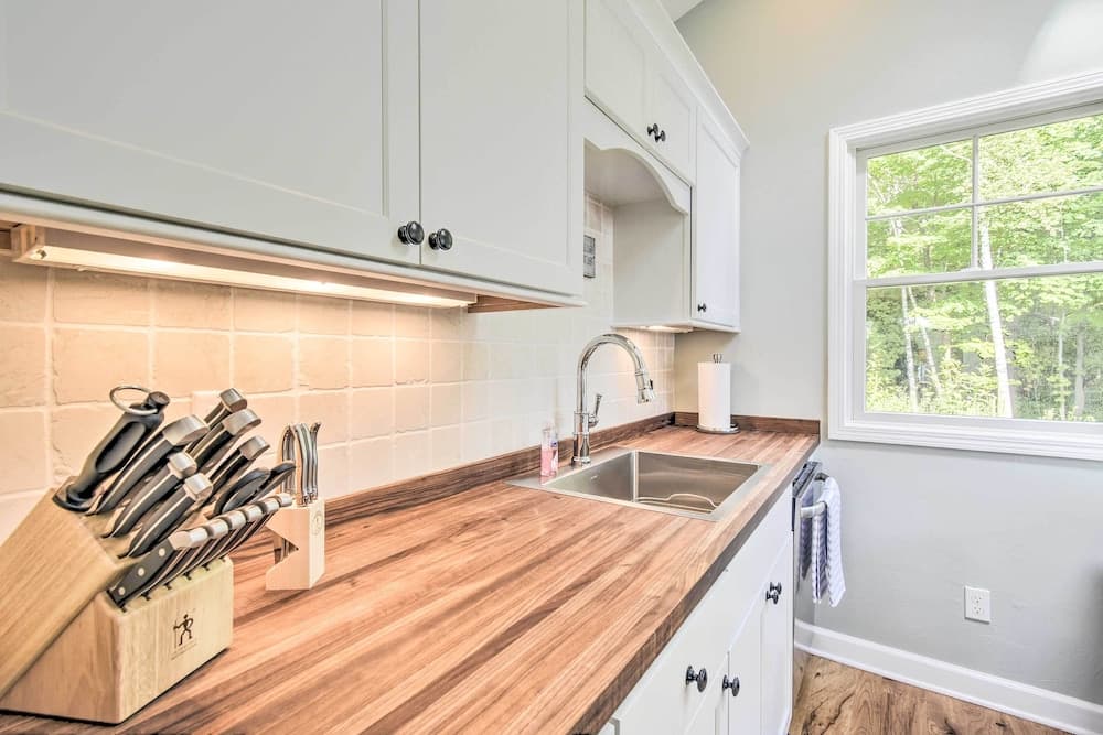 Ephraim Home w/ Yard - Walk to Lake Michigan!