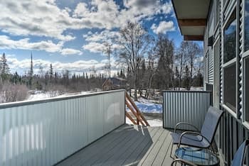 Pet-friendly Duplex w/ Northern Lights Aurora View