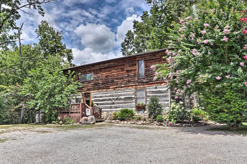 Outdoorsmens Paradise on the Little River