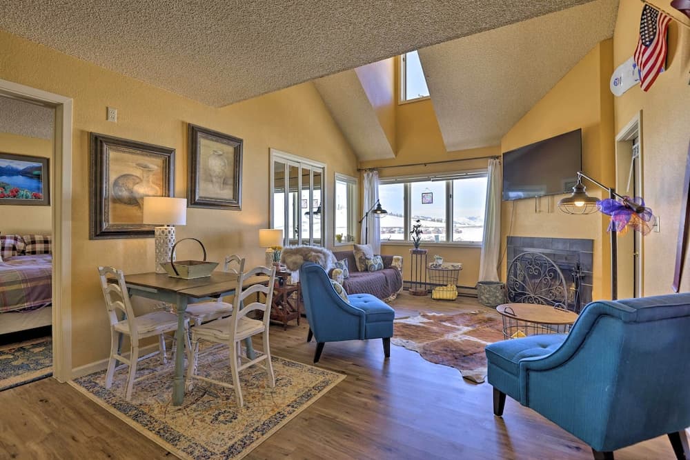 Cozy Ski-in/ski-out Granby Condo w/ Balcony!