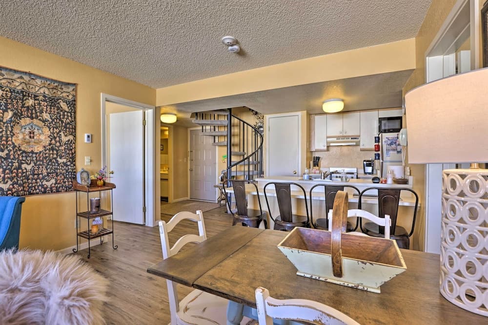 Cozy Ski-in/ski-out Granby Condo w/ Balcony!