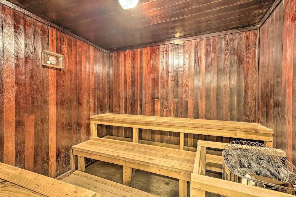 Modern Condo: 2 Blocks to Main Street Frisco!