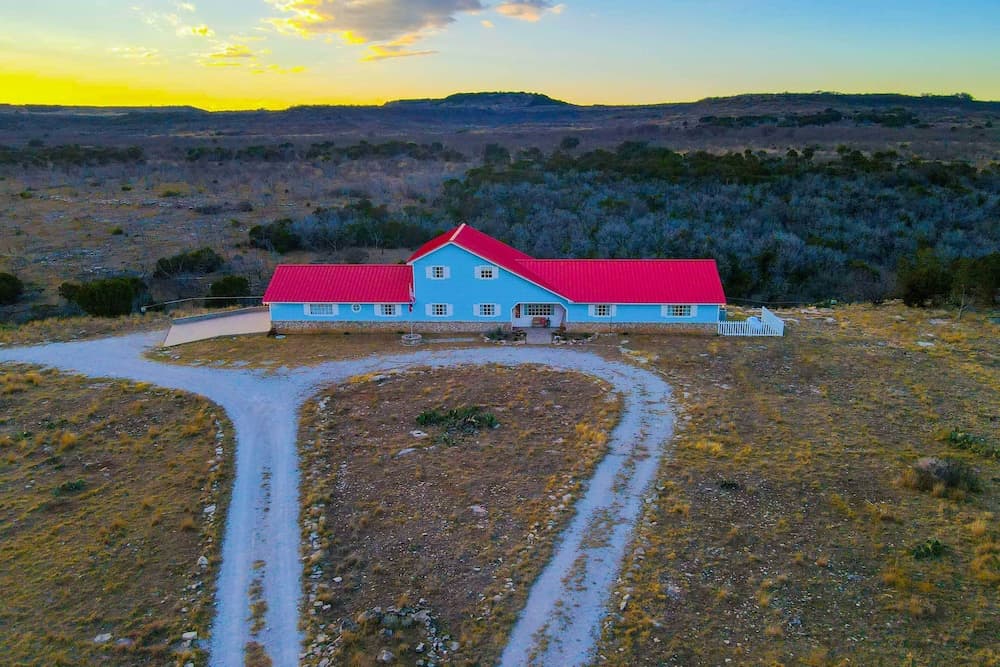 Spacious Getaway ~ 12 Acres, Views, & Hot Tub!