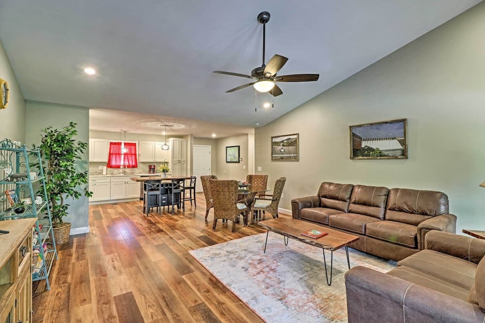 Bull Shoals Condo Retreat ~ 1 Mi to Marina!