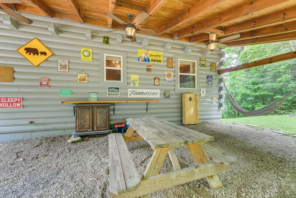 Smoky Mountain Log Cabin Close to Rafting!