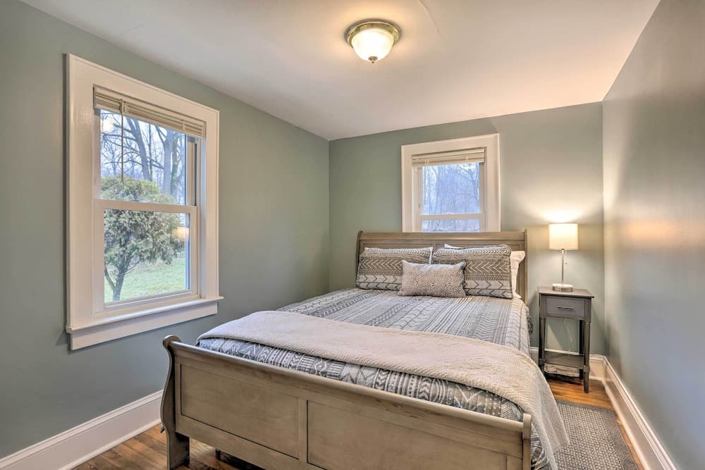 Cozy Campbell Hall Getaway w/ Porch!