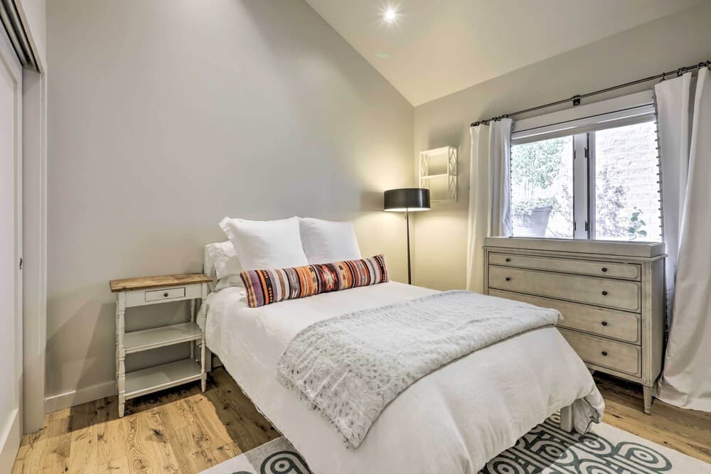 Tasteful Snowmass Escape < 1 Mi to Slopes!