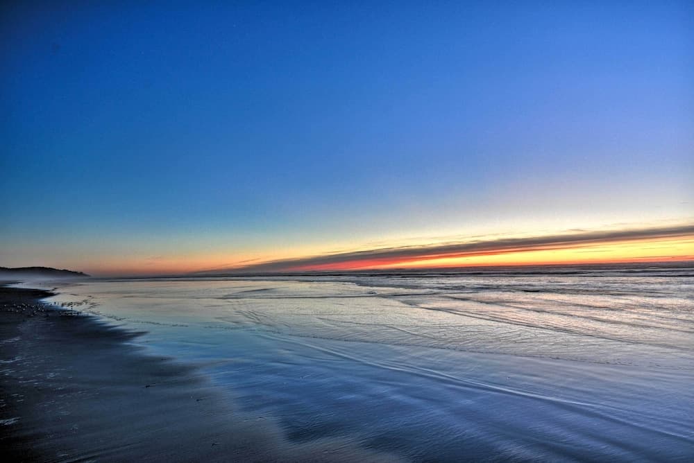 Coastal Retreat in Long Beach: Walk to Attractions