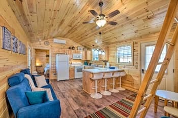 Lakefront Cabin: Private Dock, Trails, Cave, Etc!