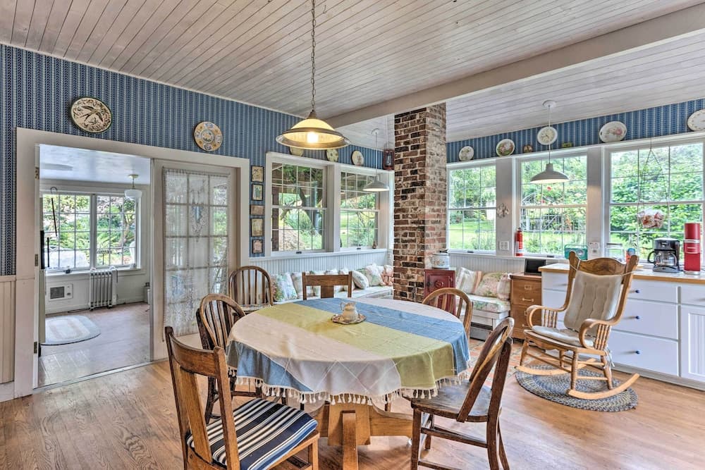 Charming Historic Retreat Near Poverty Bay!