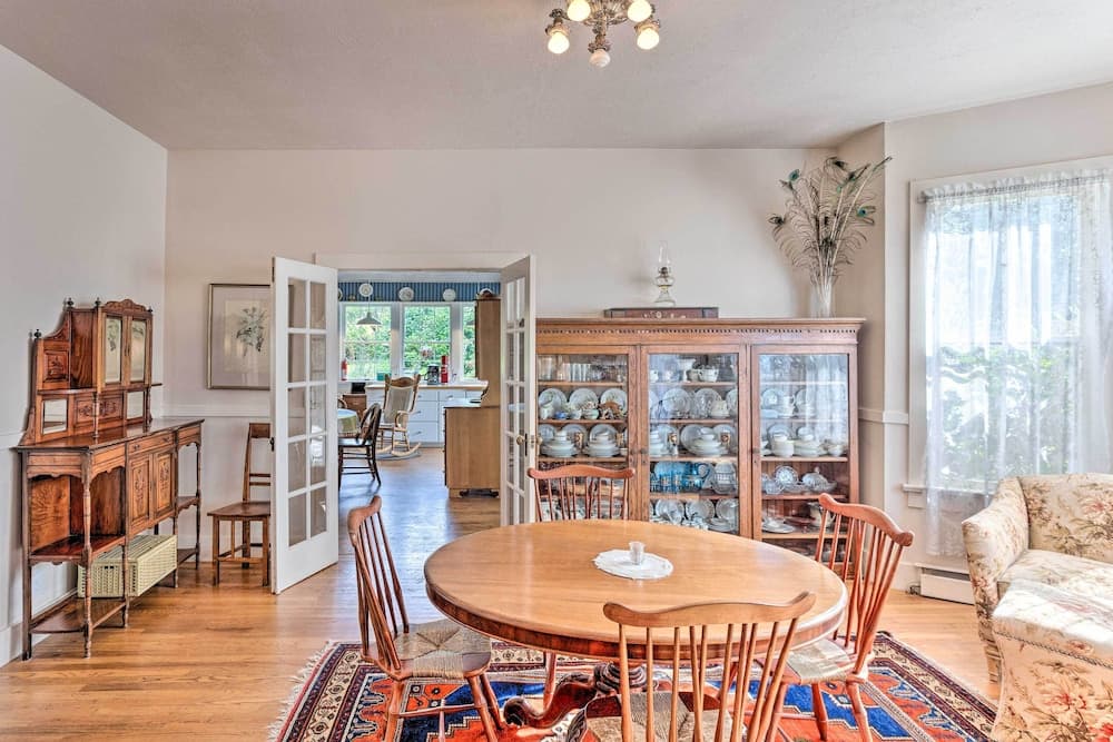 Charming Historic Retreat Near Poverty Bay!